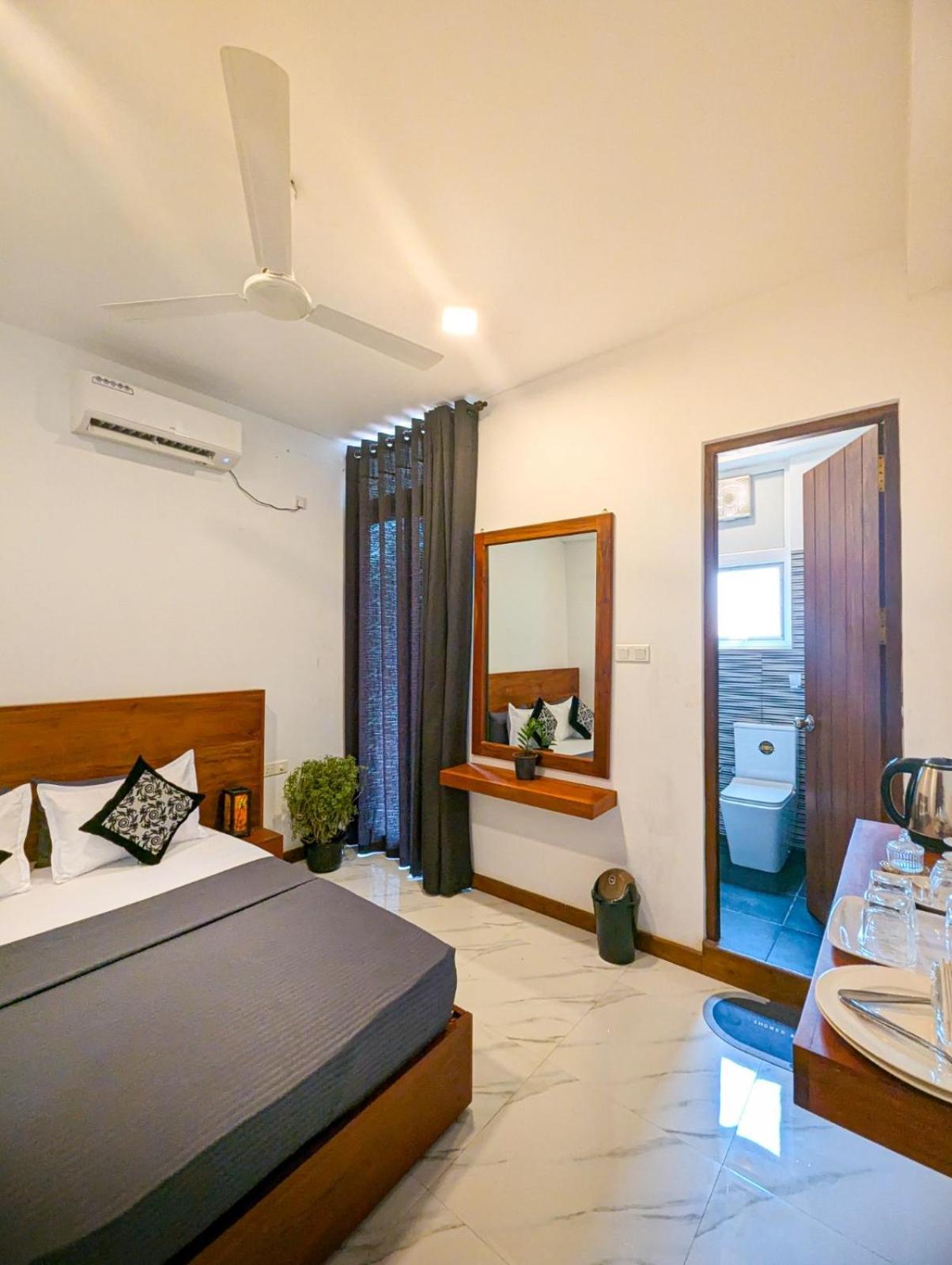 Airport Hotel By Cmb Apartments Negombo Exterior photo